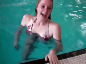 Großer schwanz, Bikini, Deutsch, Schwimmbad, Amateur