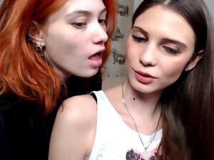 Hot Live Chat 2 Hot Lesbian Lick Each Other For Webcam