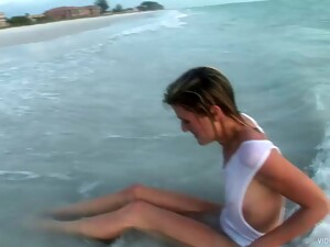 Kinky Slim Blonde Shows Her Wet Body On A Beach In Outdoor Solo Clip