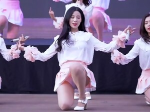 नाच, कोरियाई, ऊंची हुई स्कर्ट