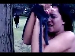Seks mengikat kasar, Gadis Ceko, Memukul di pantat