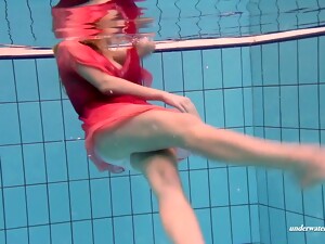 Tetek besar, Kolam renang, Gadis Rusia, Dalam air