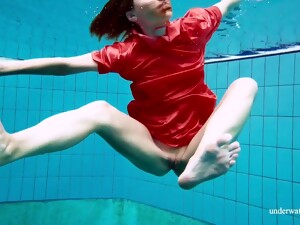 Piscina, In pubblico, Sott'acqua