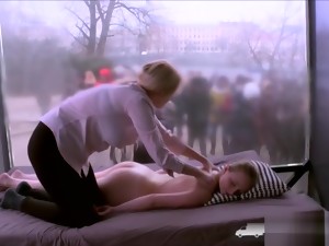 Arsch, Großer arsch, Blond, Orgasmus, Öffentlich, Rasieren, Spielzeug